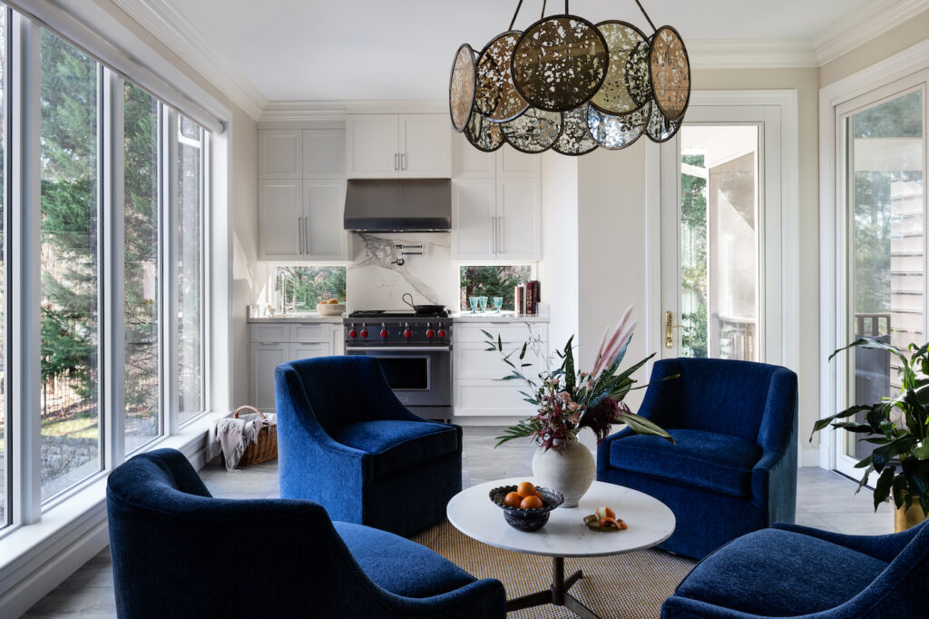 Living Room Design Blue Accent Chairs Round Coffee Table