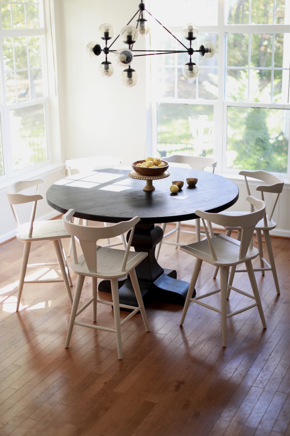 round-dining-table-natural-wood-chairs