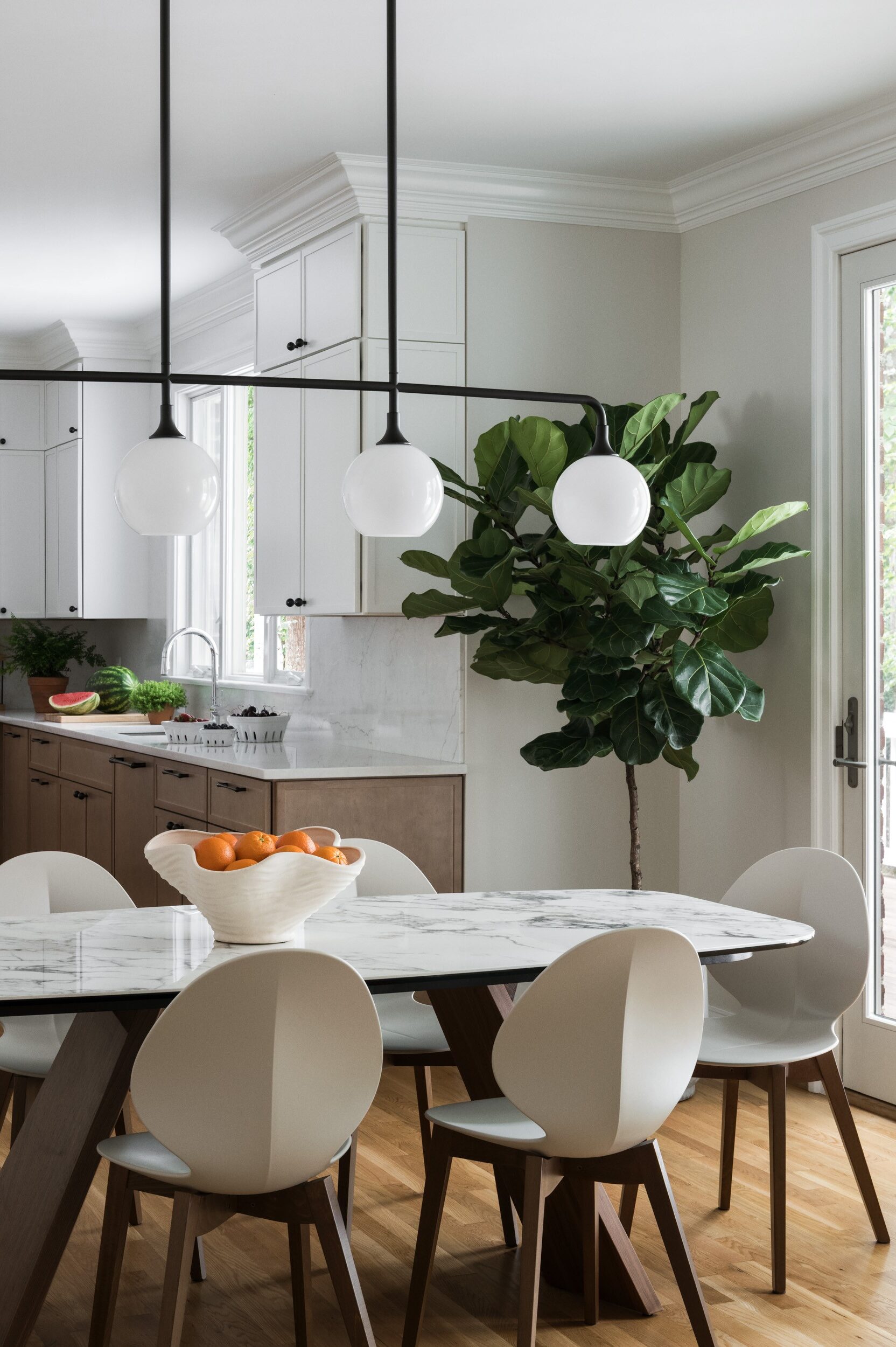 potomac-md-breakfast-nook-oak-cabinets