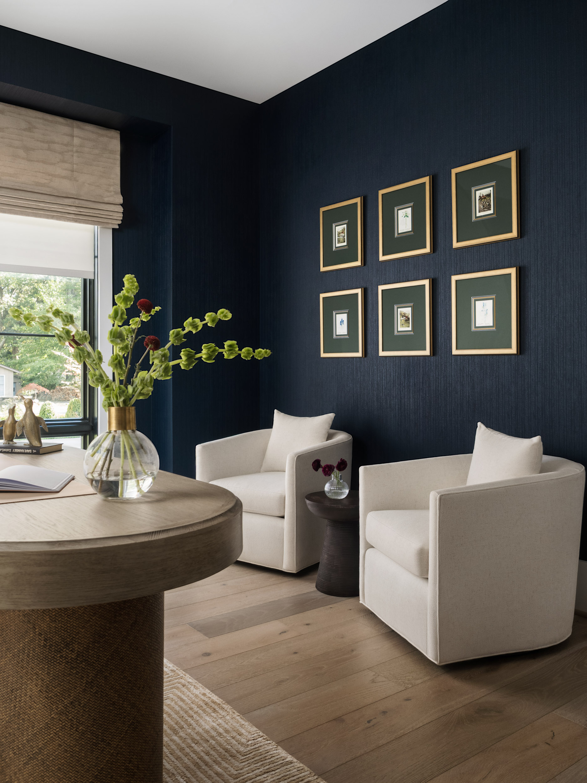 equestrian-gallery-wall-and-navy-wallpaper-lp-co