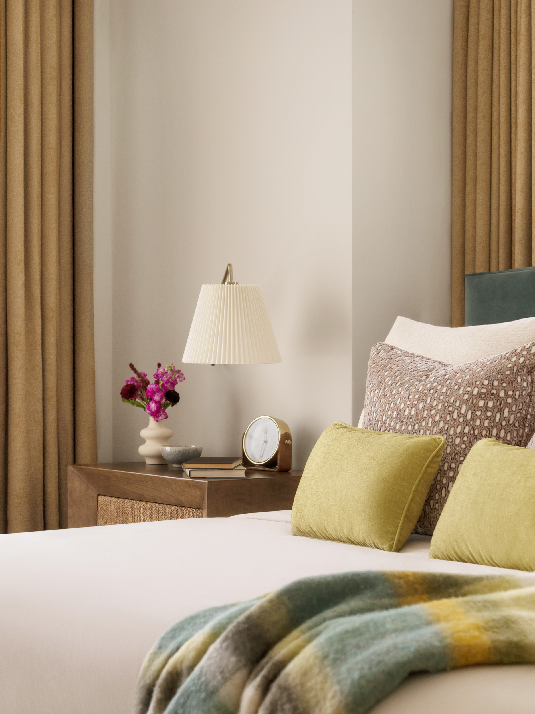 guest-bedroom-pleated-shade-sconce